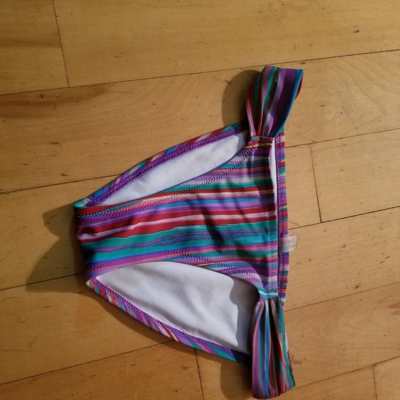 Bikini - Picture 2 of 2